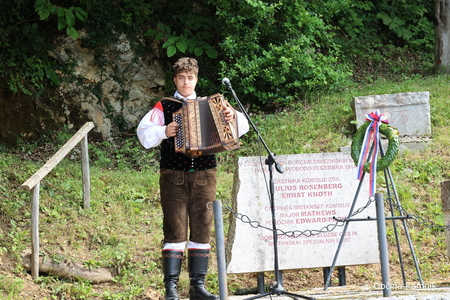 Spominska slovesnost v Češnjicah  (18)